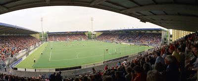 840513 Afbeelding van de wedstrijd Nederland-Australië in de halve finale van het WK Hockey heren in het stadion Nieuw ...